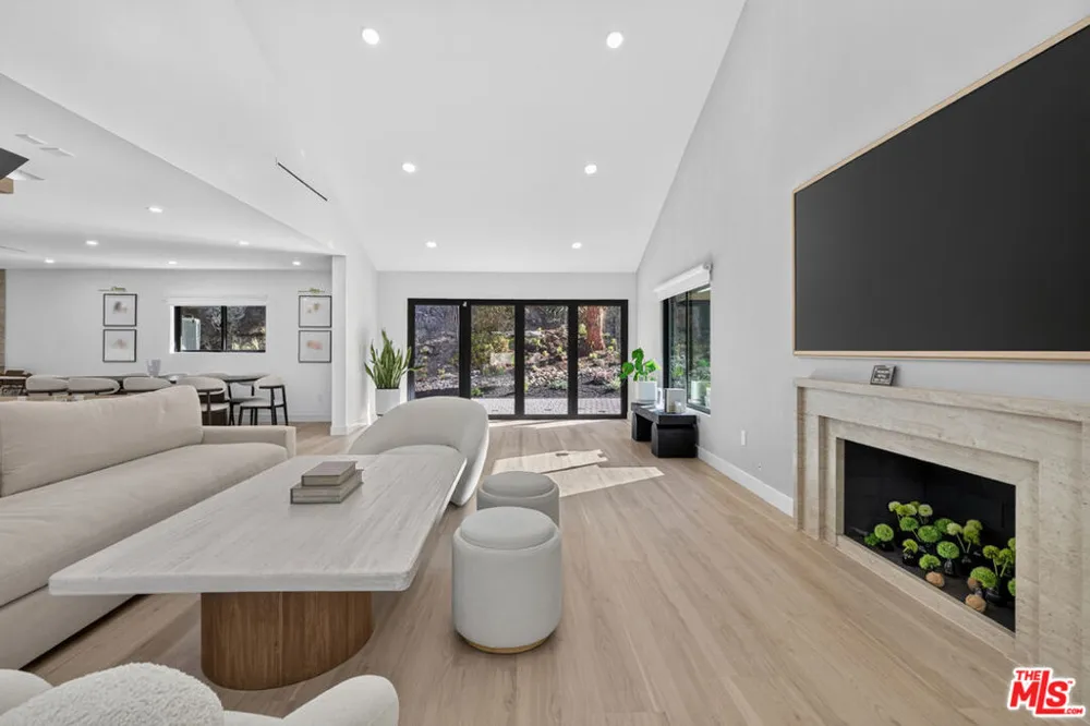 3243 Kirkham Drive Glendale, CA 91206