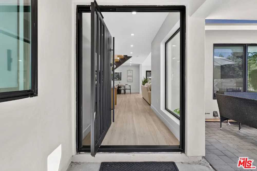 3243 Kirkham Drive Glendale, CA 91206