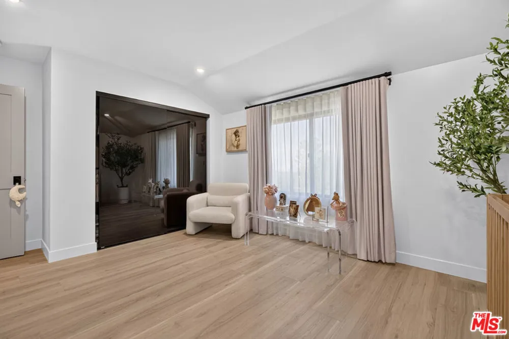 3243 Kirkham Drive Glendale, CA 91206