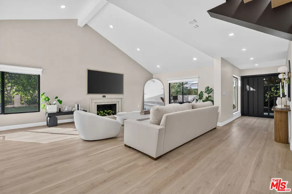 3243 Kirkham Drive Glendale, CA 91206