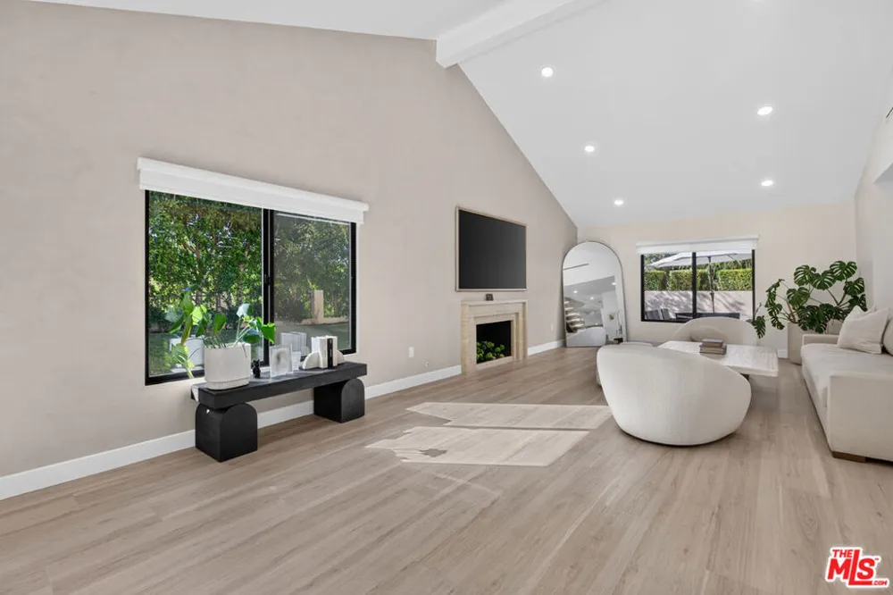 3243 Kirkham Drive Glendale, CA 91206