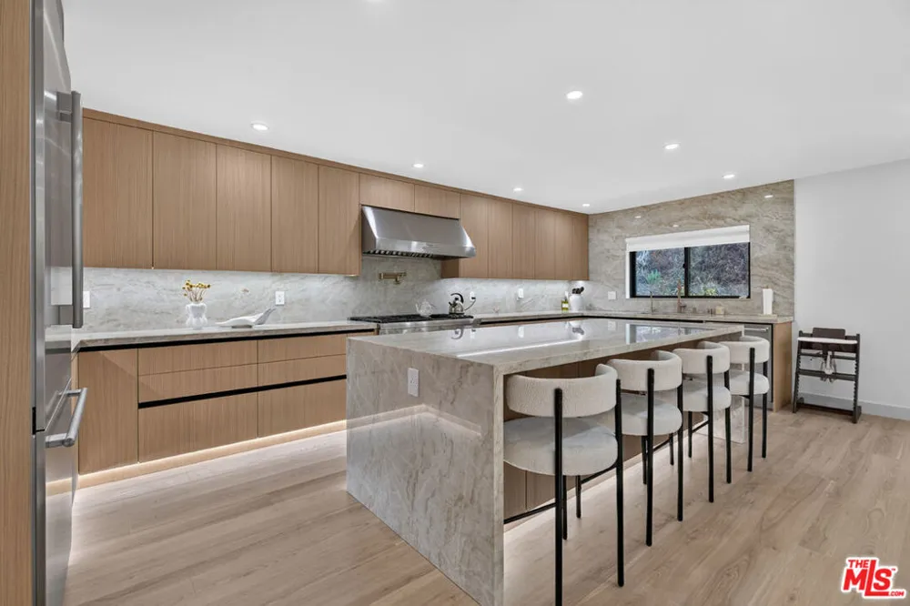 3243 Kirkham Drive Glendale, CA 91206