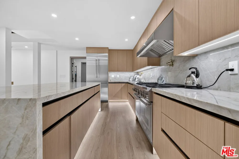 3243 Kirkham Drive Glendale, CA 91206