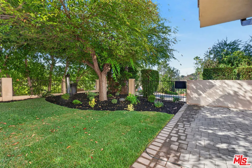 3243 Kirkham Drive Glendale, CA 91206