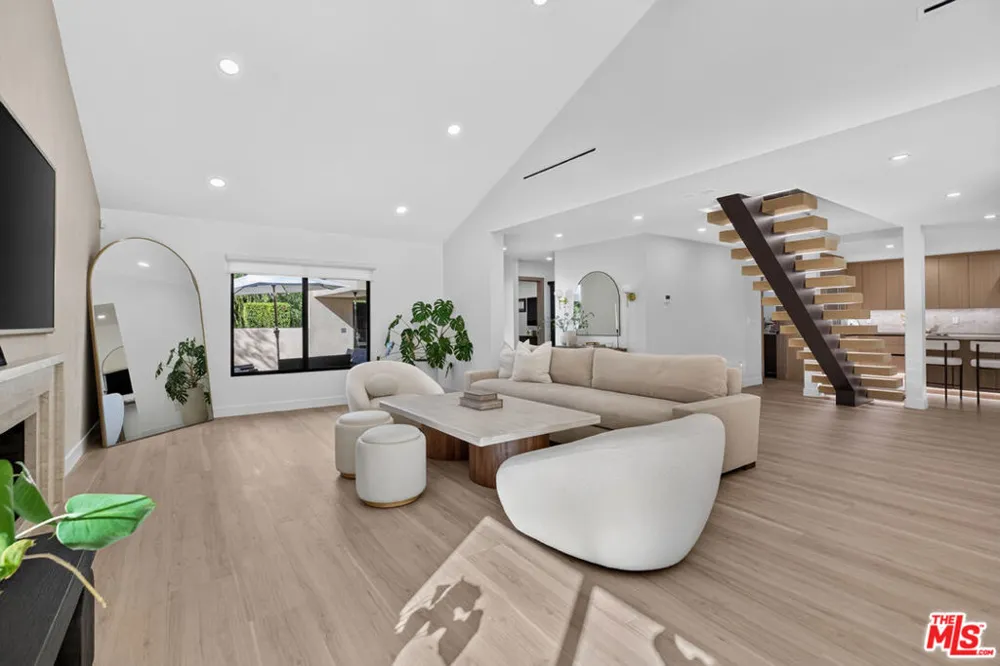 3243 Kirkham Drive Glendale, CA 91206
