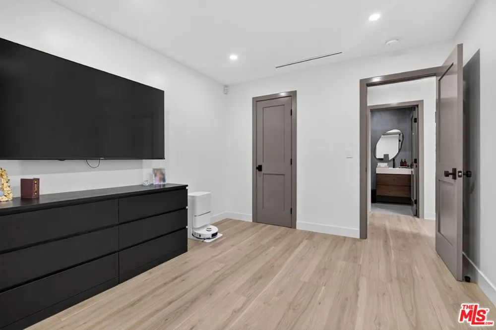 3243 Kirkham Drive Glendale, CA 91206