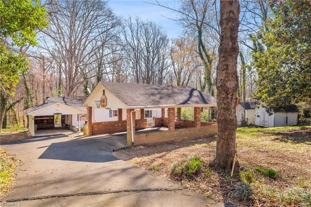 3825 Old Hollow Road Kernersville, NC 27284