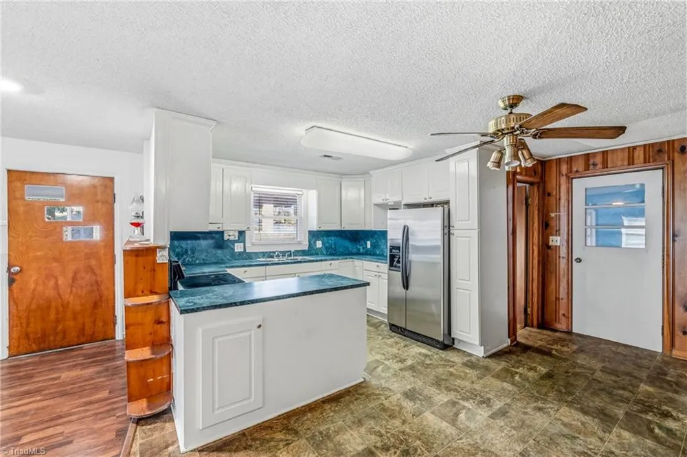 3825 Old Hollow Road Kernersville, NC 27284