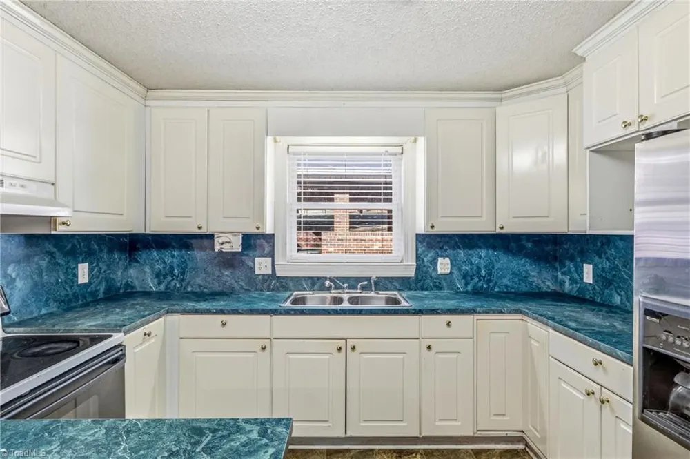3825 Old Hollow Road Kernersville, NC 27284