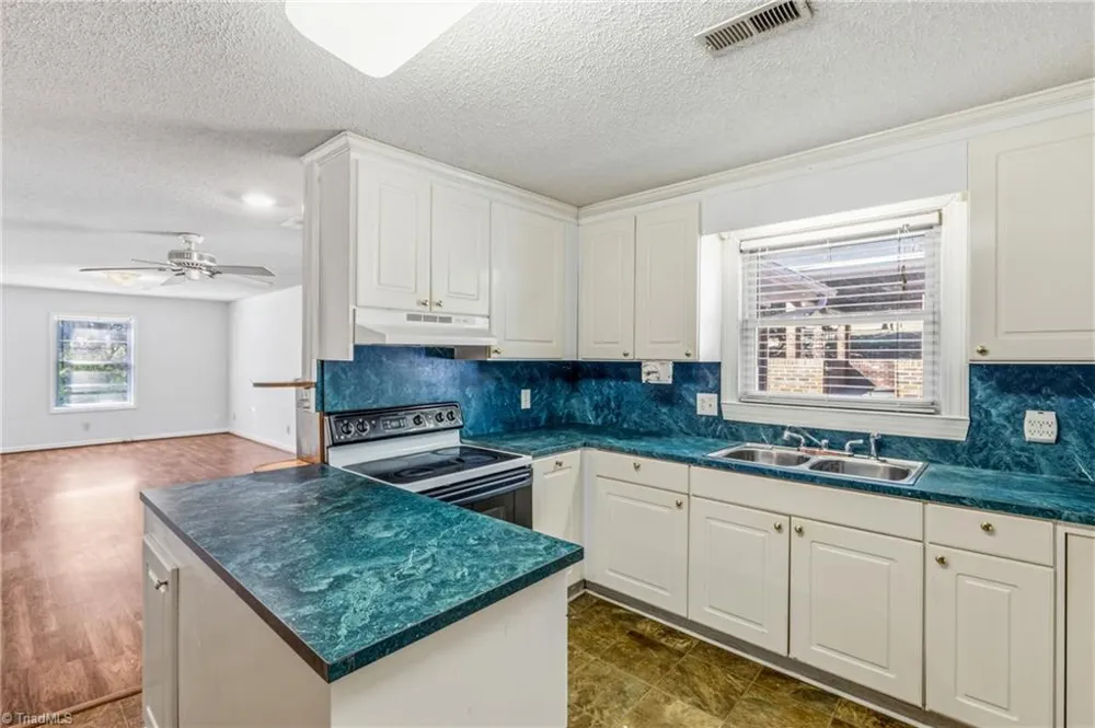 3825 Old Hollow Road Kernersville, NC 27284