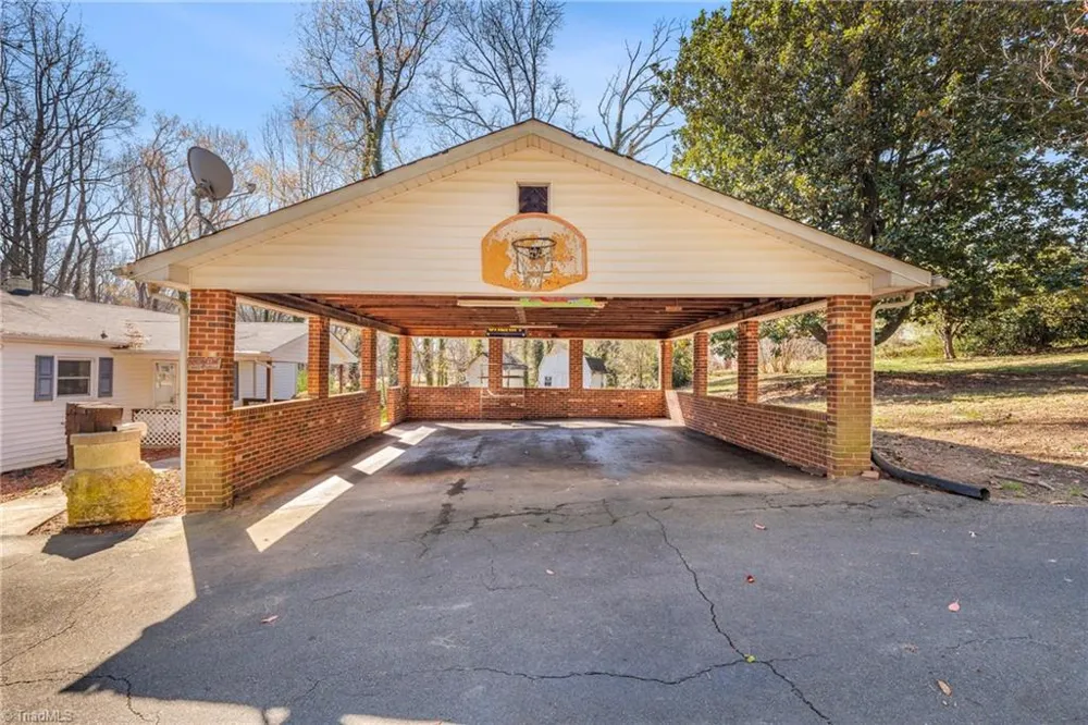 3825 Old Hollow Road Kernersville, NC 27284