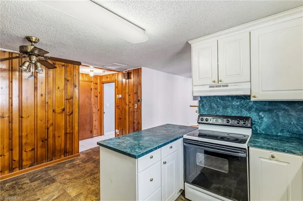 3825 Old Hollow Road Kernersville, NC 27284