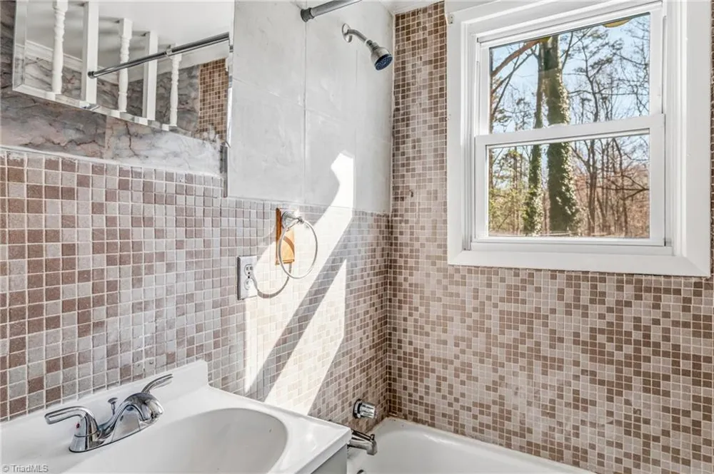 3825 Old Hollow Road Kernersville, NC 27284
