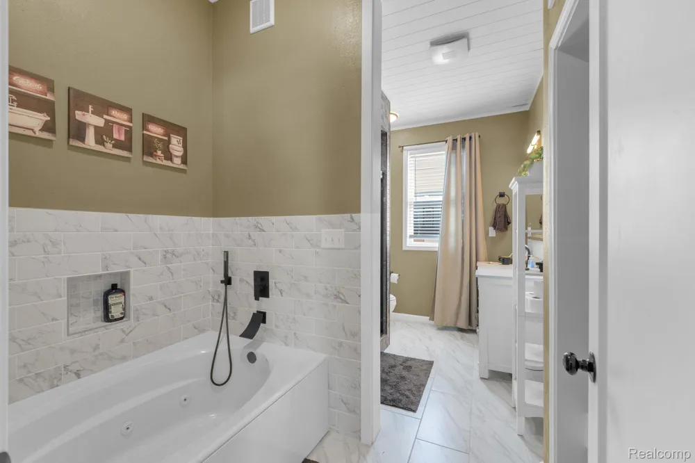 22421 Huron River Drive Rockwood City, MI 48173
