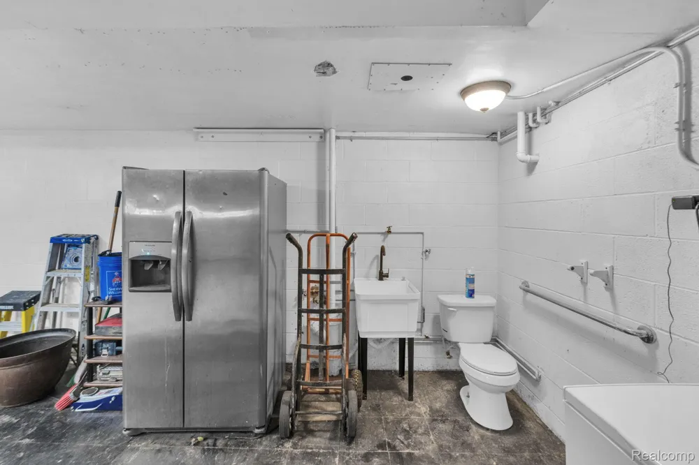 22421 Huron River Drive Rockwood City, MI 48173