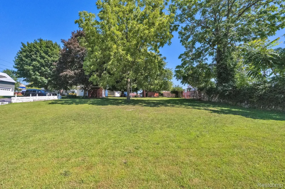 22421 Huron River Drive Rockwood City, MI 48173