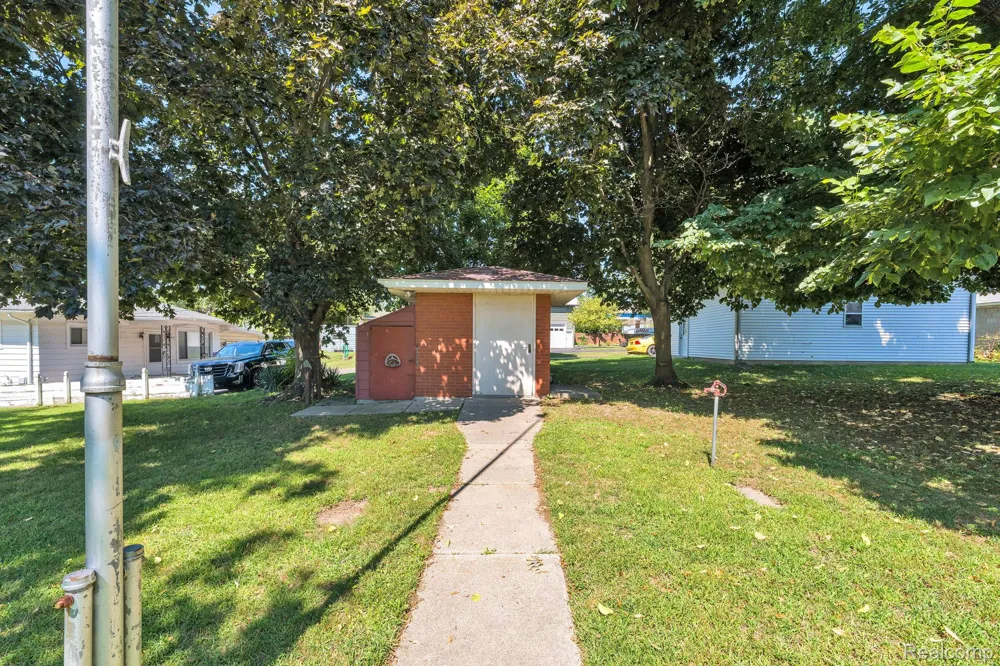 22421 Huron River Drive Rockwood City, MI 48173