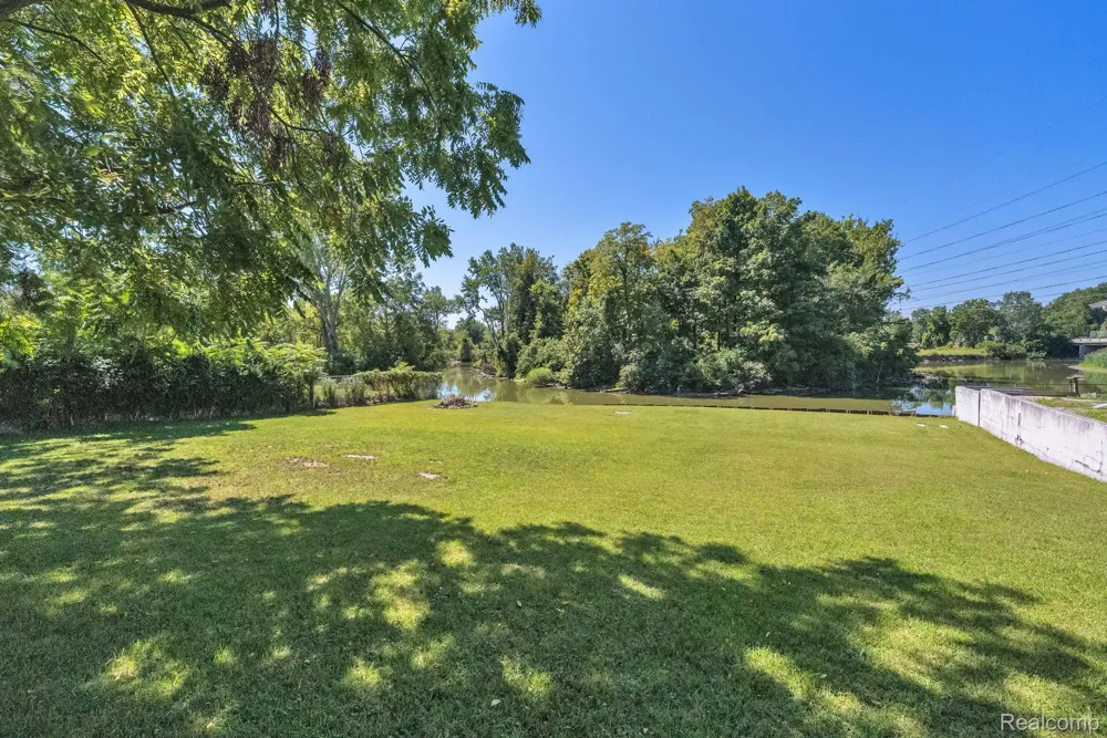 22421 Huron River Drive Rockwood City, MI 48173