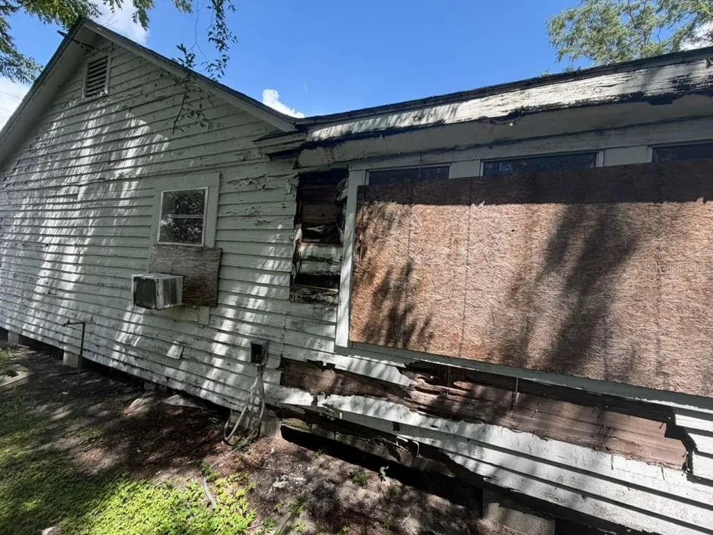 410 ORANGE AVE Umatilla, FL 32784