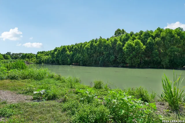 312 County Road 471 Gonzales, TX 78629