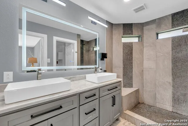 1038 MADELINE ST New Braunfels, TX 78132