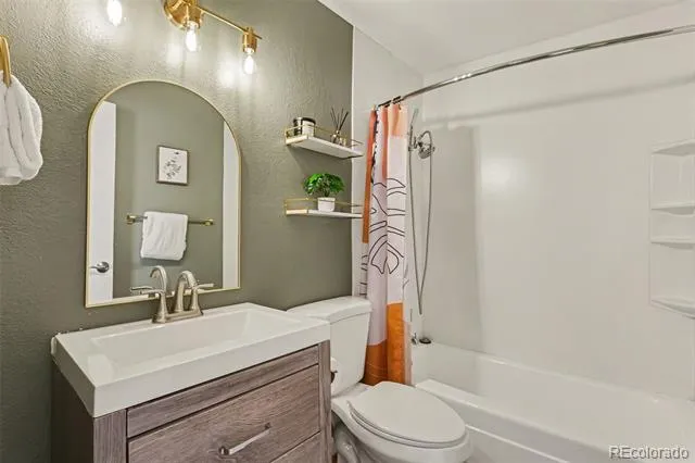 6910 Ruth Way Denver, CO 80221