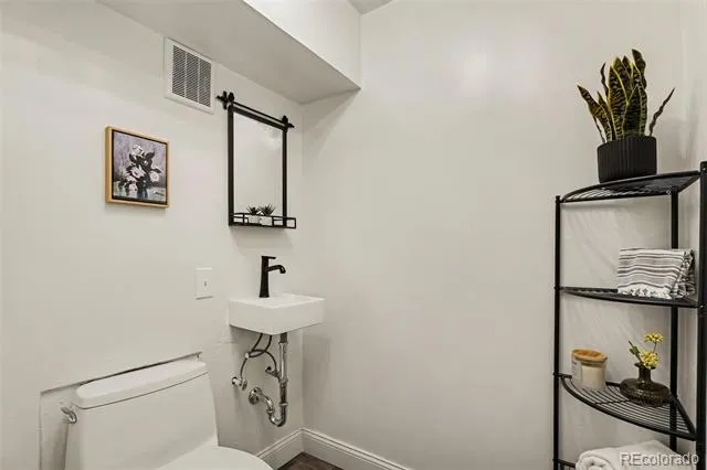 6910 Ruth Way Denver, CO 80221