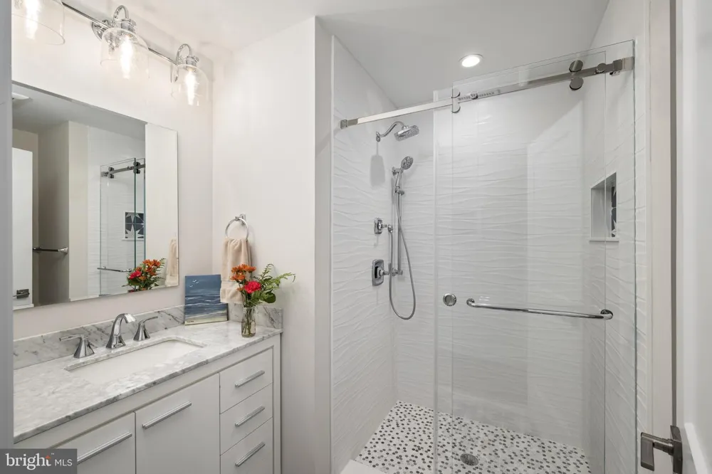 45 BUCKINGHAM AVENUE Harvey Cedars, NJ 08008