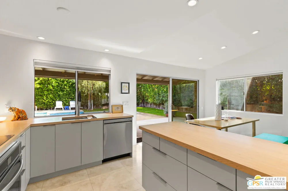 530 Calle Rolph Palm Springs, CA 92262