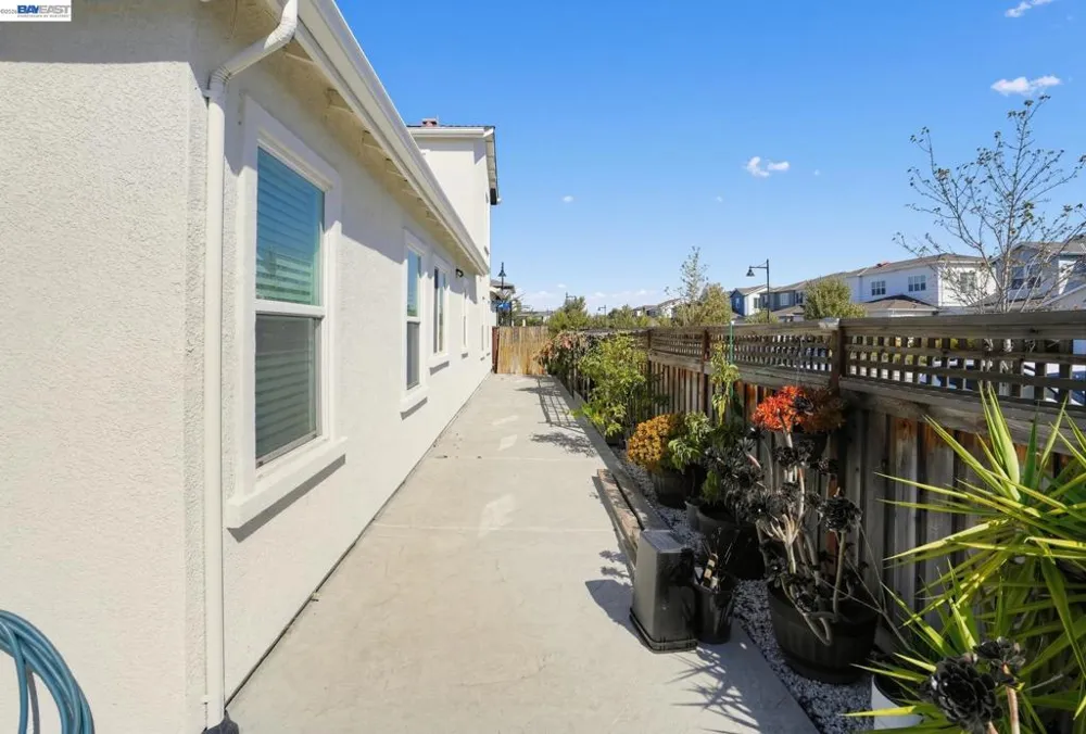 18511 Maynell Dr Lathrop, CA 95330