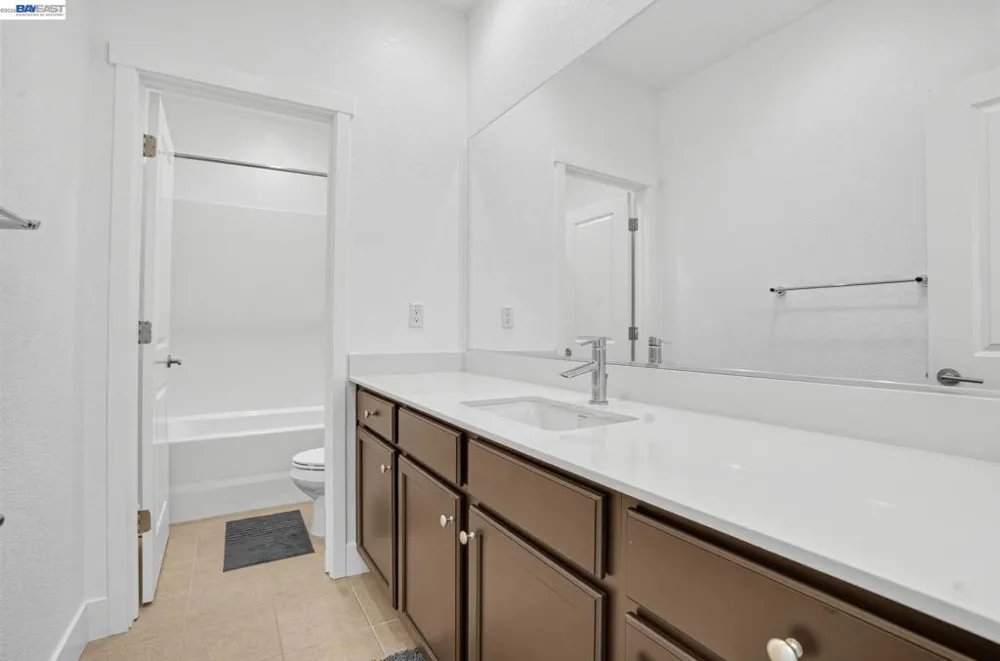 18511 Maynell Dr Lathrop, CA 95330
