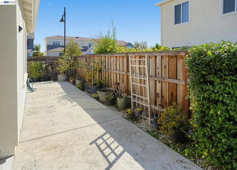 18511 Maynell Dr Lathrop, CA 95330