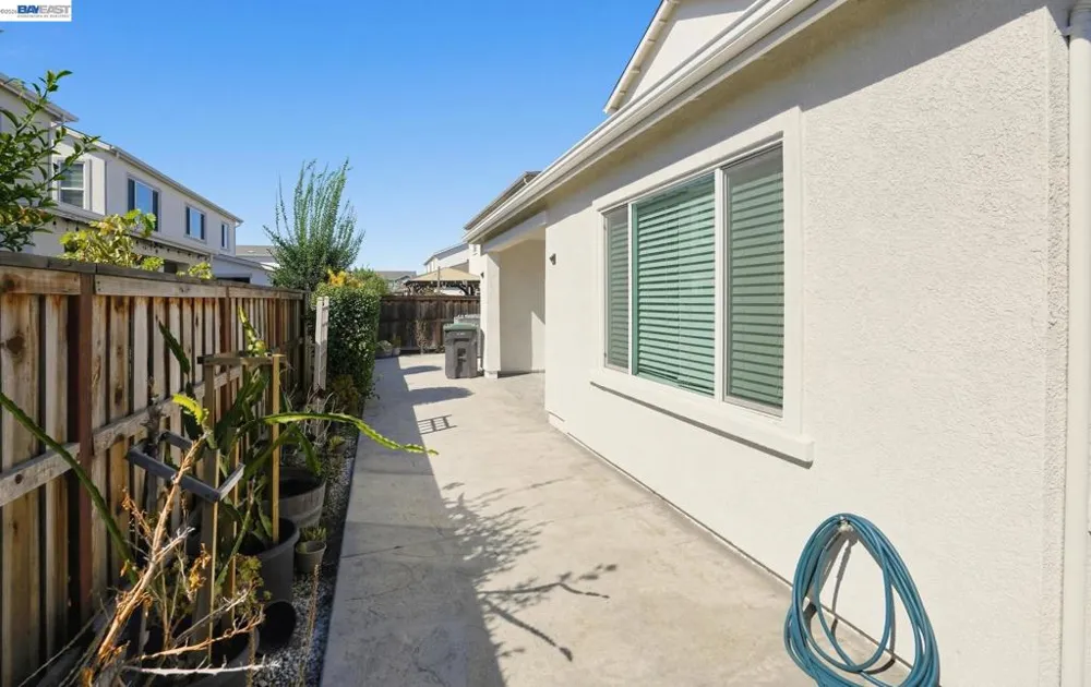 18511 Maynell Dr Lathrop, CA 95330