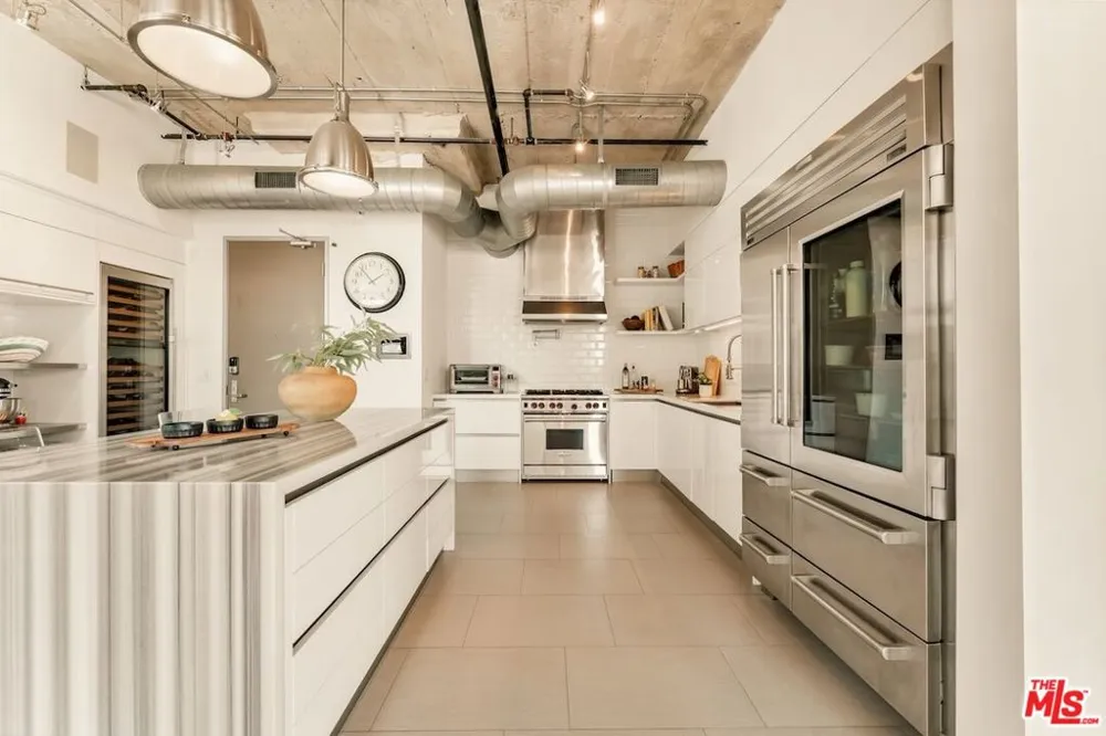 330 W 11th Street #401 & 402 Los Angeles, CA 90015