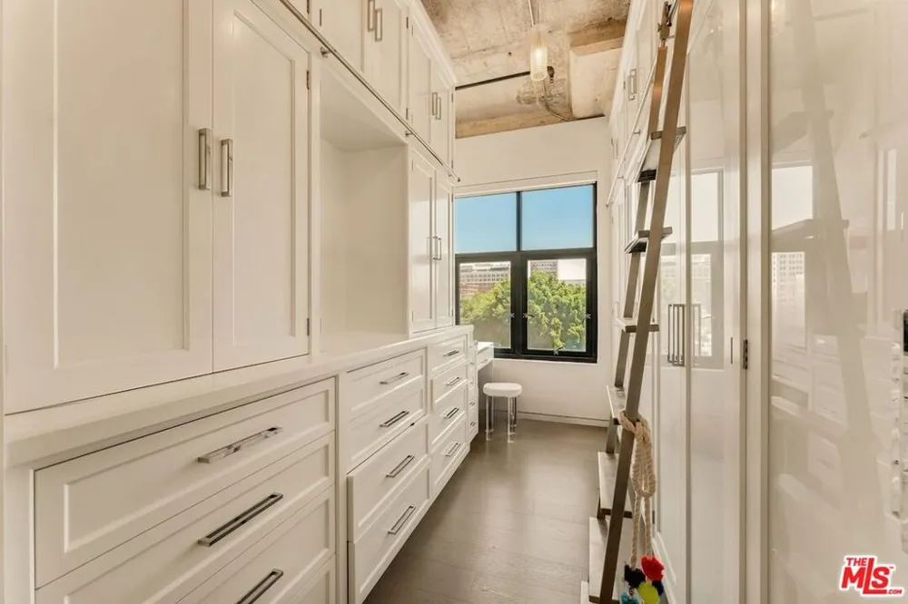 330 W 11th Street #401 & 402 Los Angeles, CA 90015