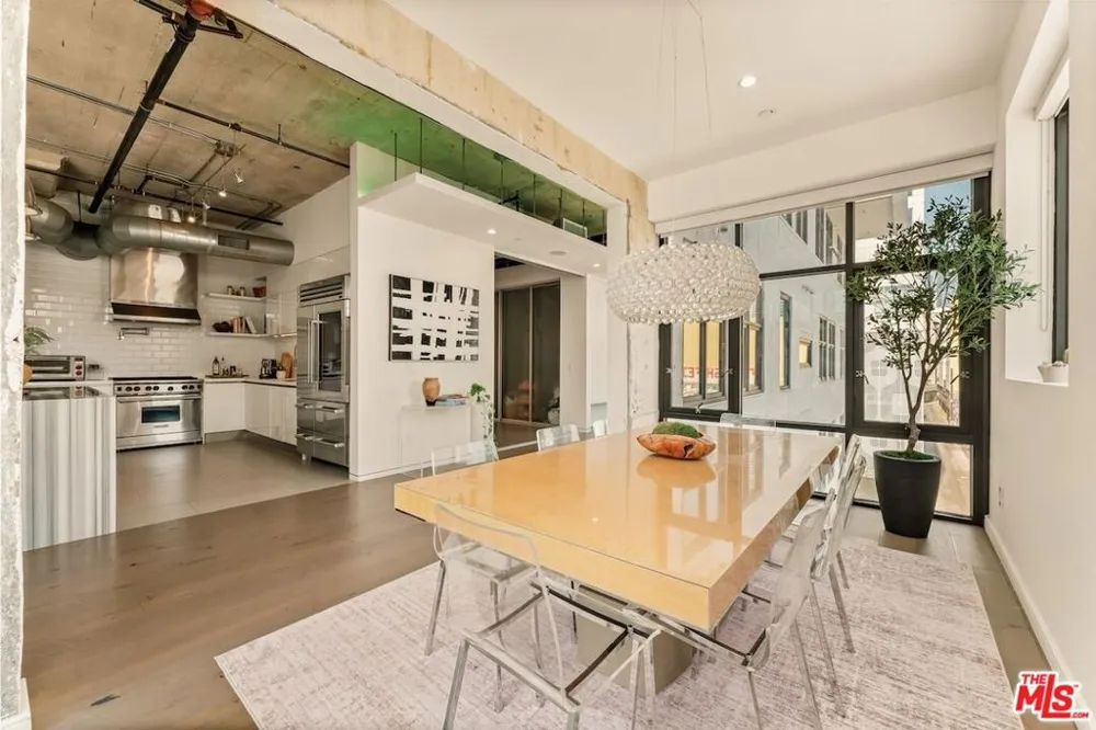 330 W 11th Street #401 & 402 Los Angeles, CA 90015