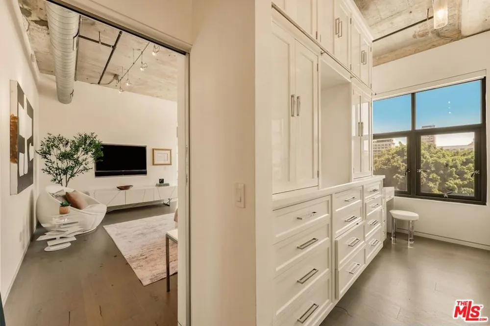 330 W 11th Street #401 & 402 Los Angeles, CA 90015