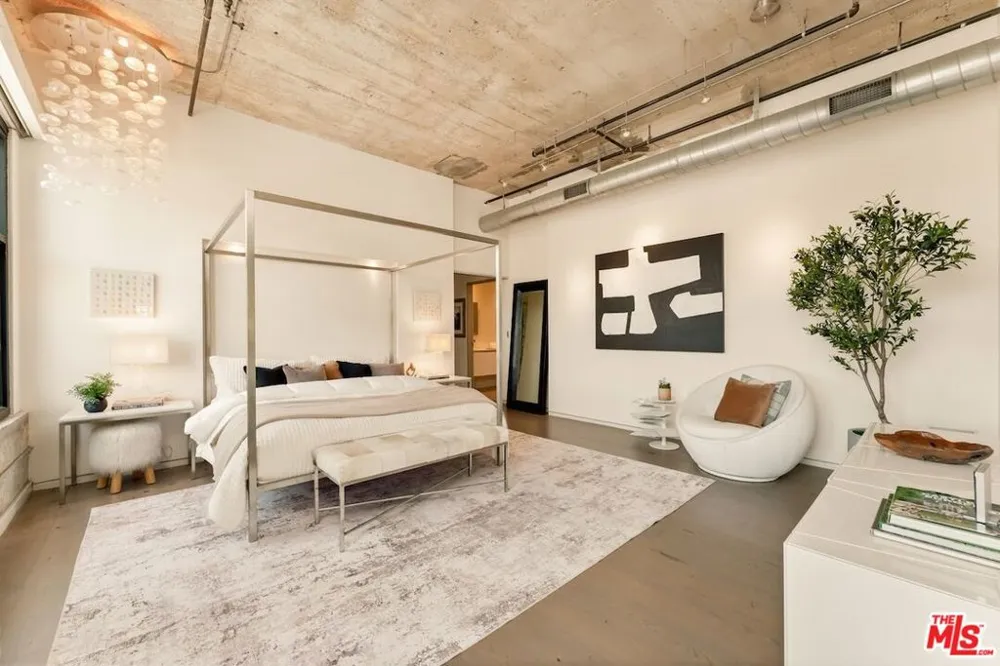 330 W 11th Street #401 & 402 Los Angeles, CA 90015