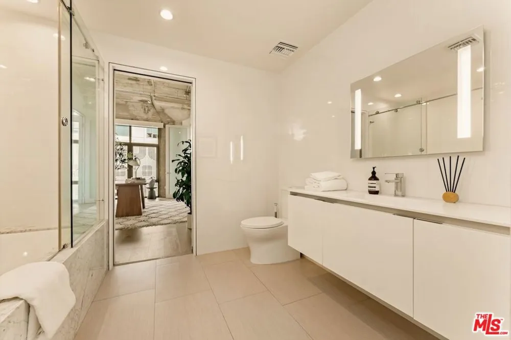 330 W 11th Street #401 & 402 Los Angeles, CA 90015