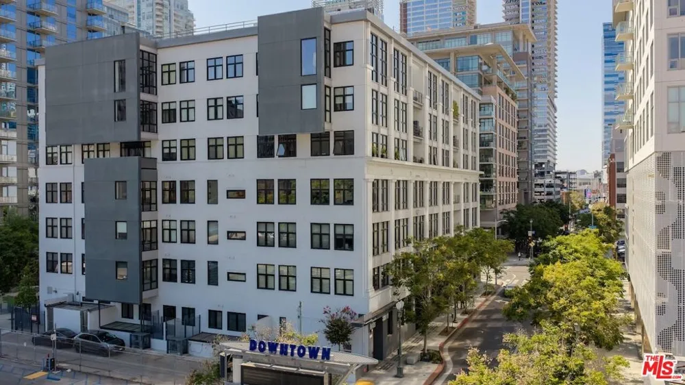 330 W 11th Street #401 & 402 Los Angeles, CA 90015