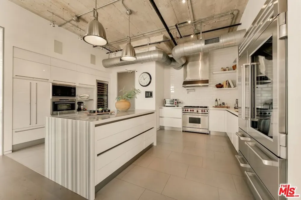 330 W 11th Street #401 & 402 Los Angeles, CA 90015