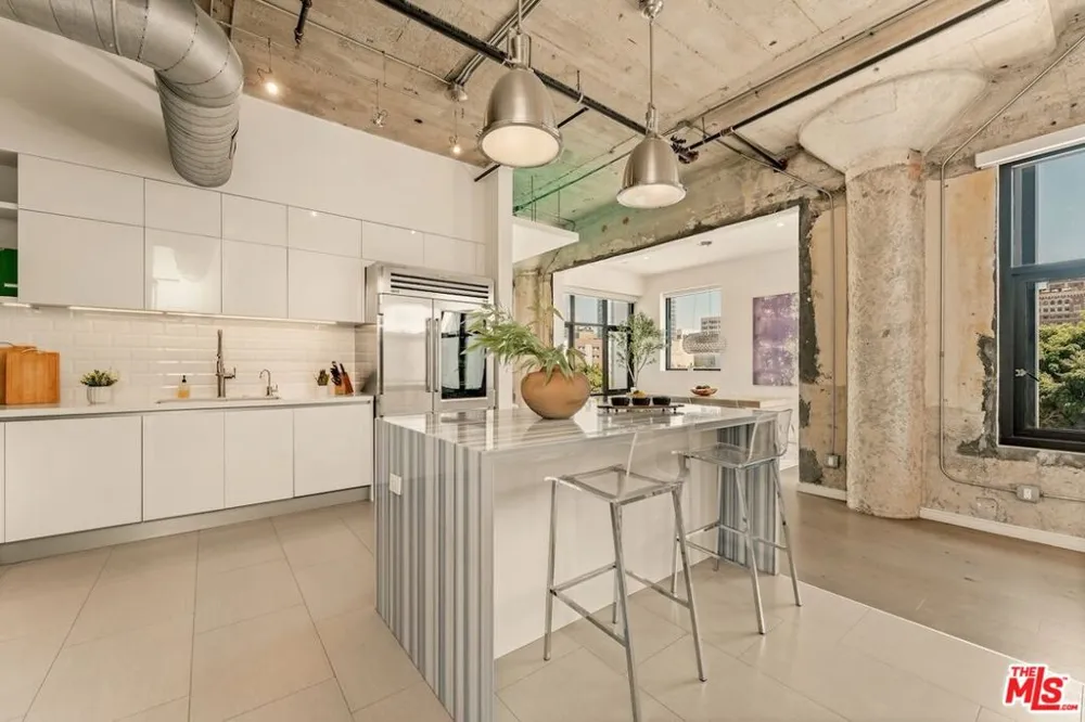 330 W 11th Street #401 & 402 Los Angeles, CA 90015