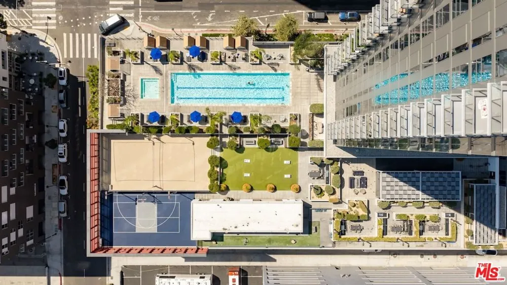 330 W 11th Street #401 & 402 Los Angeles, CA 90015