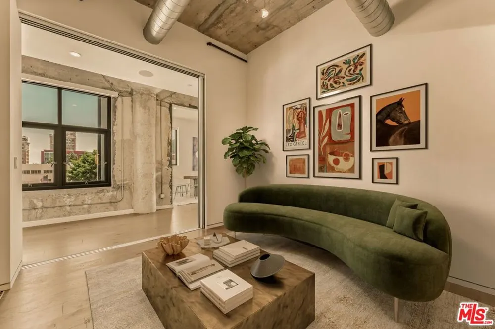 330 W 11th Street #401 & 402 Los Angeles, CA 90015