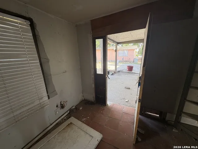 1320 Avenue B Hondo, TX 78861