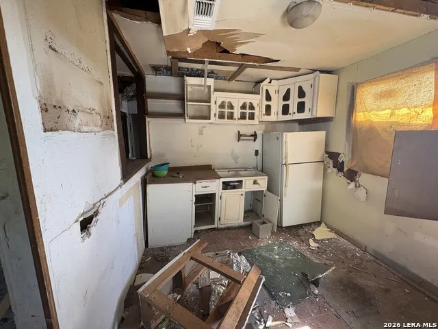 1320 Avenue B Hondo, TX 78861