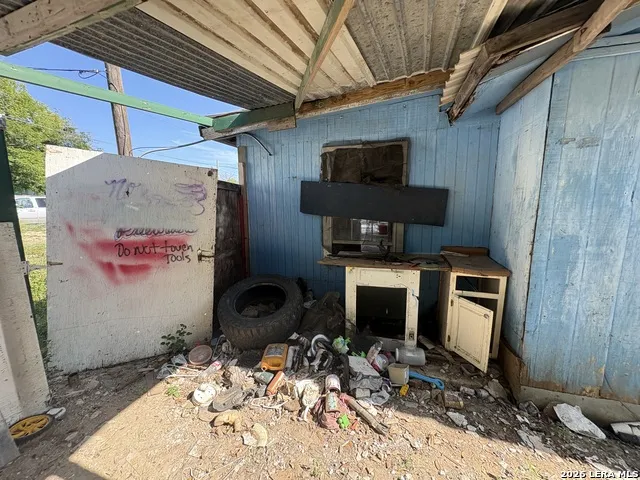 1320 Avenue B Hondo, TX 78861