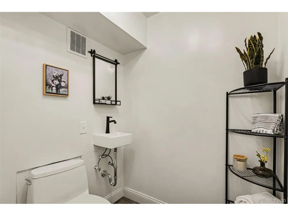 6910 Ruth Way Denver, CO 80221