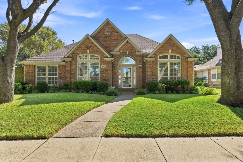 2910 Live Oak Drive Rowlett, TX 75088