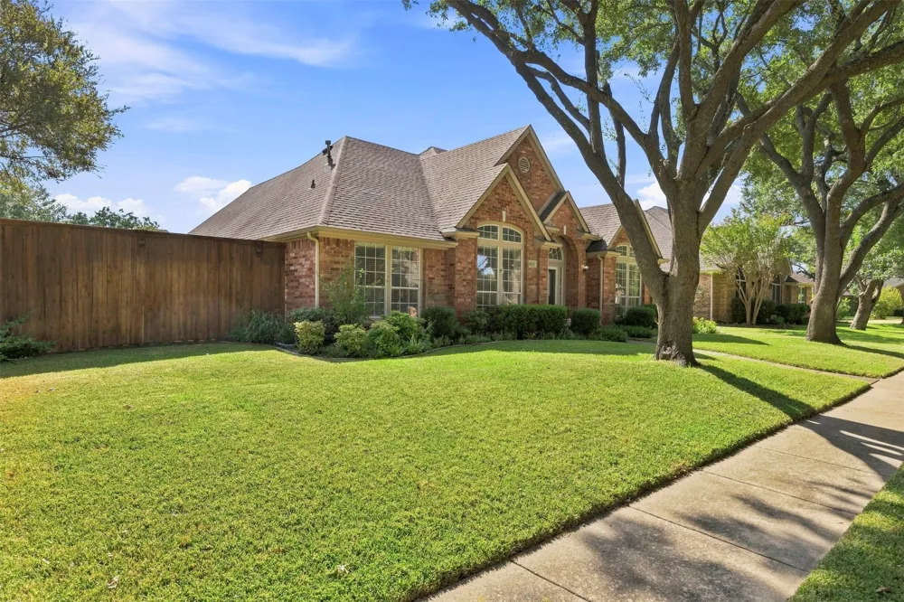 2910 Live Oak Drive Rowlett, TX 75088